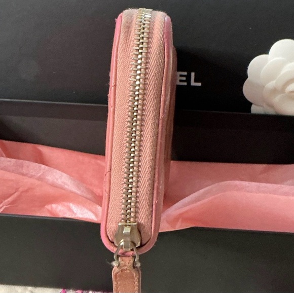 AUTHENTIC EUC-CHANEL Pink Quilted Wallet - Picture 7 of 14